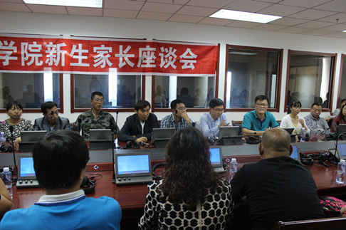 yl8cc永利新生家长座谈会